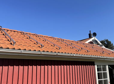 Install solar cells on tiled roofs, which roof hook should I choose?